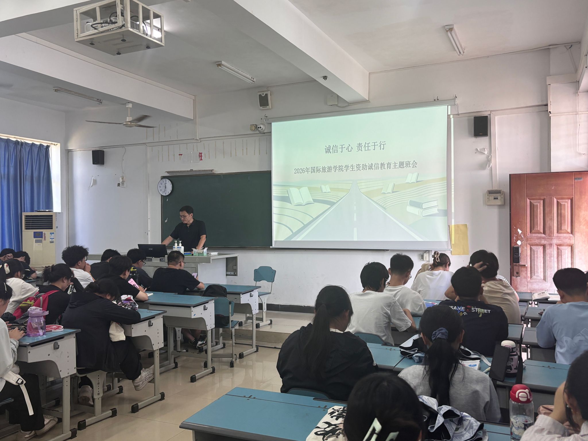 资助育人”为主题的爱游戏体育app最