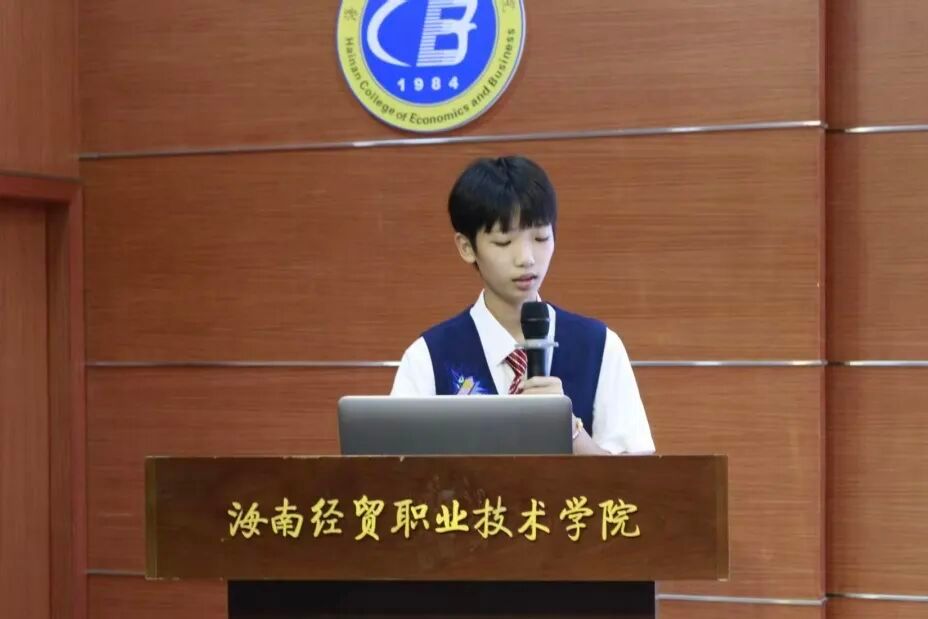 努力成长为可堪时代重任的先锋力量