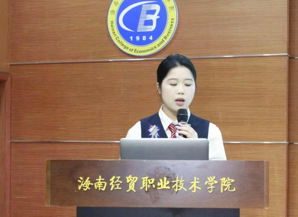 他结合影片内容